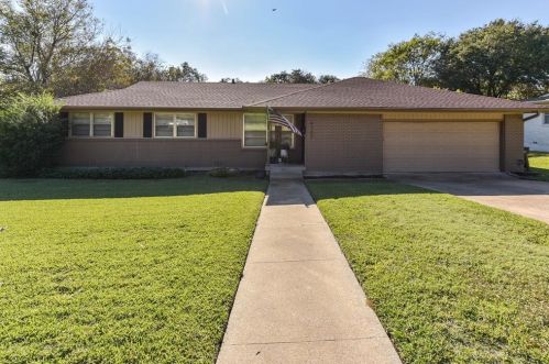 4132 Middlebrook Rd, Fort Worth TX  76116-8040 exterior