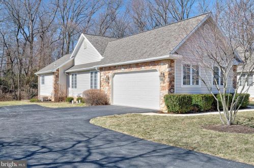2144 Tall Oaks Ln, York, PA 17403-5903