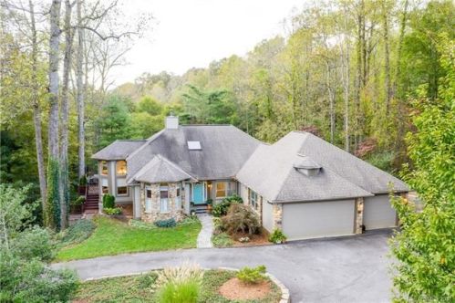 114 Blackberry Ln, Fairview, NC 28730-9102