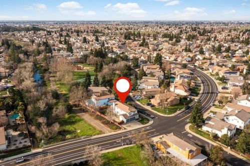 8982 Springhurst Dr, Elk Grove CA  95624-3220 exterior