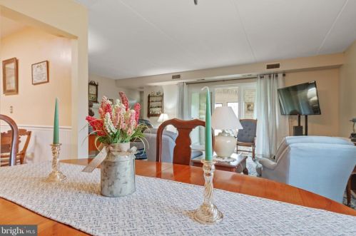 216 Valleybrook Dr, Lancaster PA  17601-4623 exterior