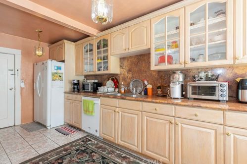 341 Chevy Chase Dr, Glendale CA  91205-4440 exterior