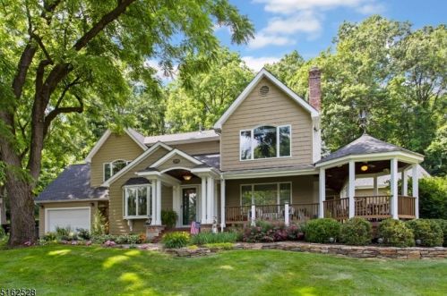 136 Hillside Rd, Chester, NJ 07930-2129