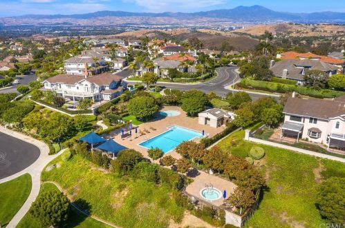 24 Carina, Irvine CA  92603-5711 exterior