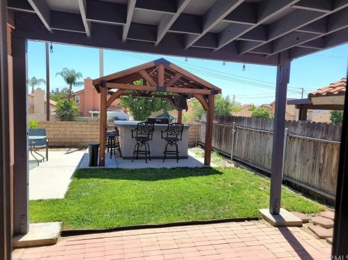 1048 Martinez Ln, Colton, CA 92324-6618