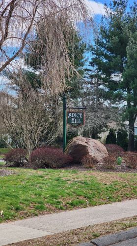 75 Spice Hill Dr, Wallingford, CT 06492-4330