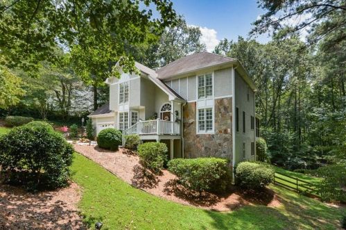 3800 Running Fox Dr, Marietta, GA 30062-1015