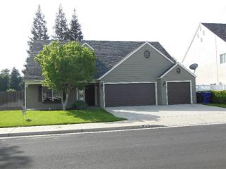1844 Polson Ave, Clovis, CA 93611-6125