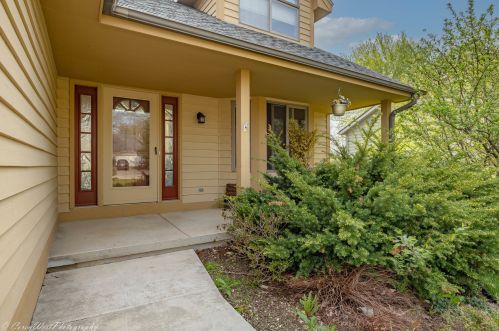 934 Berkshire Ct, Sycamore, IL 60178-3211