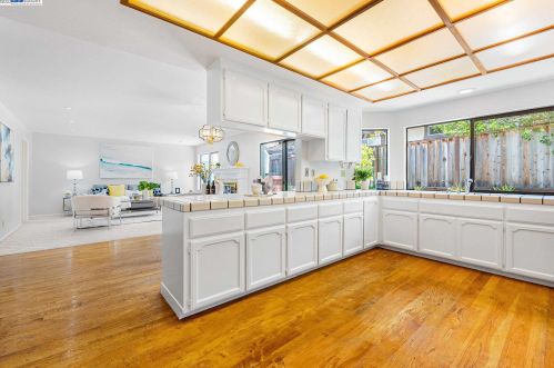 1514 Edmond Dr, San Carlos, CA 94070-4234