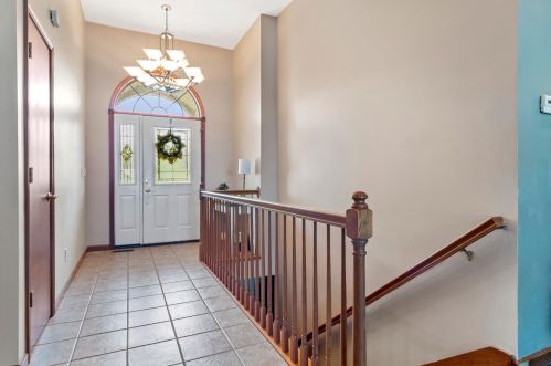 693 Pennock Cir, Crown Point, IN 46307-9155