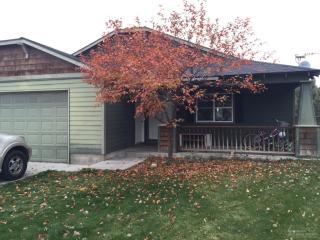 547 Apache Cir, Eagle Crest, OR 97756-8985