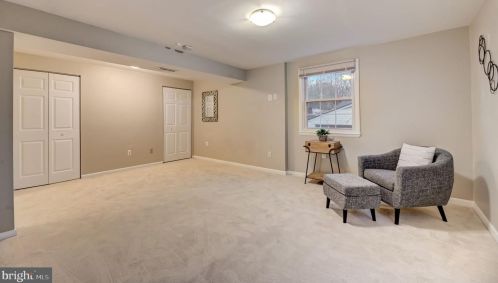 7203 Hadlow Dr, Springfield VA  22152-3529 exterior