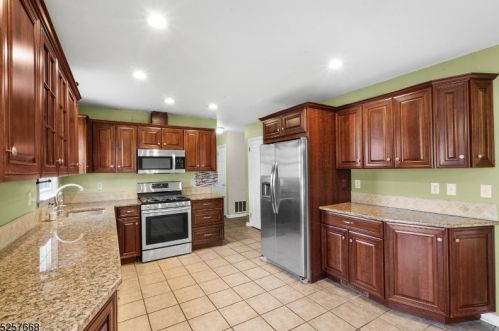 18 Meadow Ln, Hackettstown NJ  07840-4116 exterior