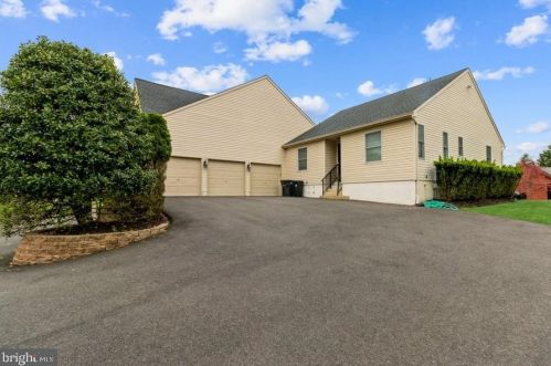 259 Mount Laurel Rd, Mount Laurel NJ  08054-9557 exterior