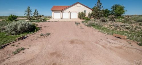 1877 Clifftop Ln, Pueblo CO 81007-3931 exterior