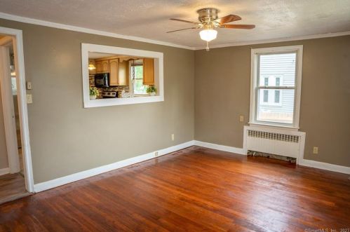 32 Skitchewaug St, Windsor, CT 06095-4605