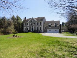205 Great Pond Rd, Simsbury CT  06070-1527 exterior