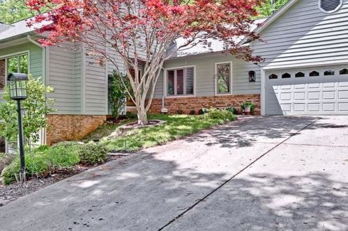 9 Cats Paw Ct, Salem, SC 29676-4102