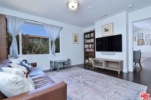 14609 Albers St, Van Nuys CA  91411-3711 exterior