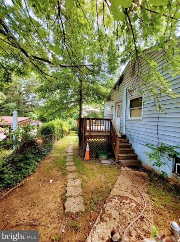 1809 Warren Dr, Woodbridge, VA 22191-2420