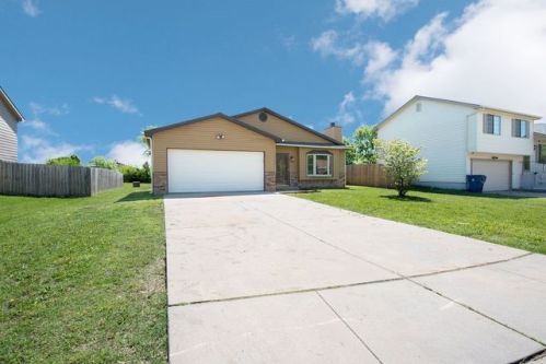 7556 Winterberry Ct, Wichita, KS 67226-1236