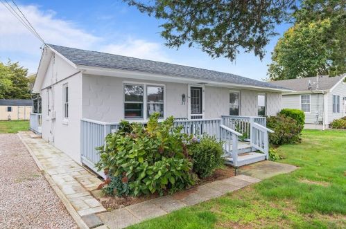31 Fishermans Ave, Westerly, RI 02891-5361