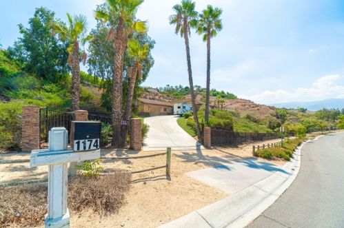 1174 Thoroughbred Ln, Norco, CA 92860-3827