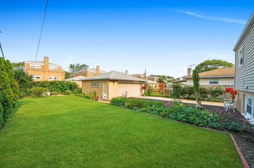 8830 Elmore St, Niles IL 60714-2413 exterior