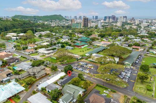 304 Wyllie St, Honolulu, HI 96817-1727