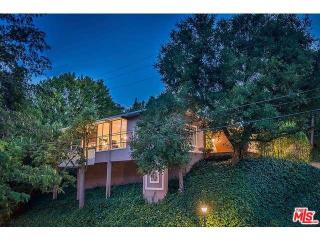16924 Mooncrest Dr, Van Nuys, CA 91436-3511