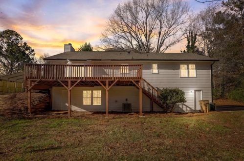 2954 Carrie Dr, Kennesaw, GA 30144-2818