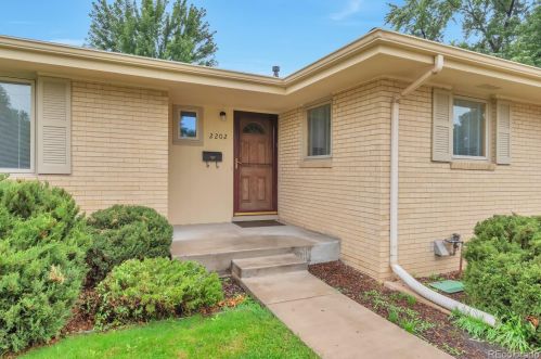2202 Dartmouth Ave, Englewood, CO 80113-3050
