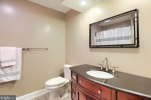 1809 Krystle Dr, Lancaster PA  17602-4143 exterior