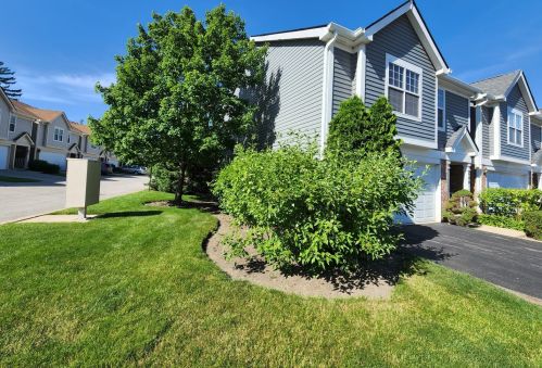 680 Whispering Oaks Ct, Palatine, IL 60074-2362
