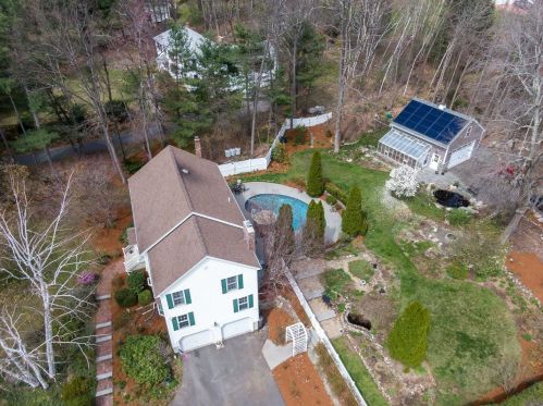 2 Rockwood Ln, Londonderry, NH 03053-6104