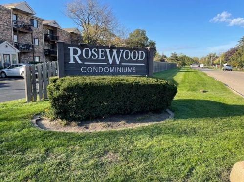 2221 Nichols Rd, Arlington Hts, IL 60004-1238