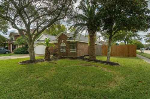 4426 Spoonbill Dr, Taylor Lake Village TX  77586-2552 exterior