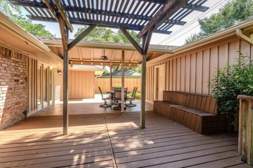 2006 Willowwisp, Taylor Lake Village TX  77586-3311 exterior