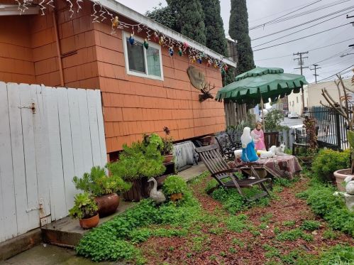 326 Beach Ave, Inglewood, CA 90302-3102