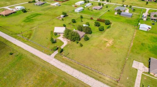 8149 Landers Ln, Fort Worth, TX 76135-9013