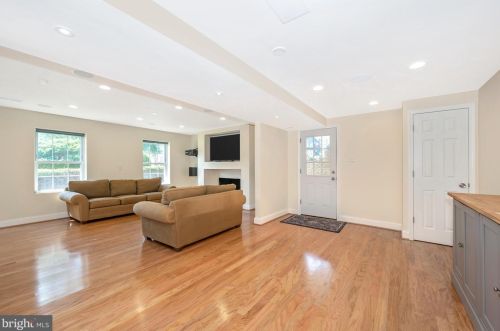 1306 Leister Dr, Silver Spring MD 20904-1547 exterior