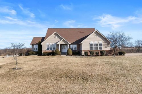 131 Falcon Pointe Dr, Corso, MO 63377-2468