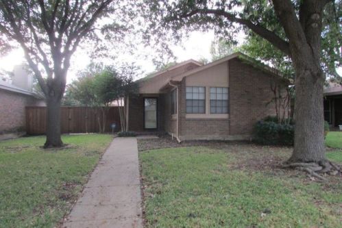 2215 Daniel Way, Carrollton TX  75006-1644 exterior