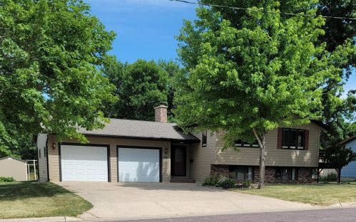 609 13th St, Mountain Lake, MN 56159-1446