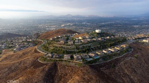 18458 Lakepointe Dr, Riverside CA  92503-0252 exterior