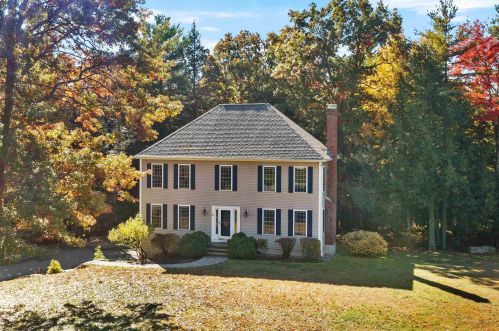37 Lisa Dr, Goffstown, NH 03045-2833