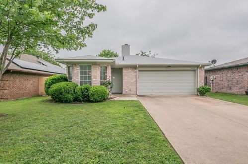 1605 Dorchester St, Fort Worth, TX 76134-5541