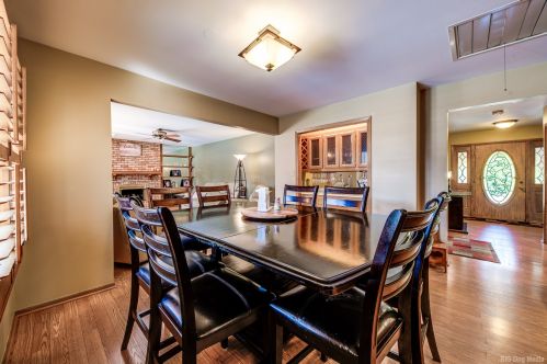 331 Ridgemoor Dr, Willowbrook IL  60527-5419 exterior