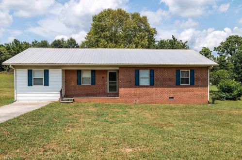 107 Fincher St, Cave Spring, GA 30124-2633